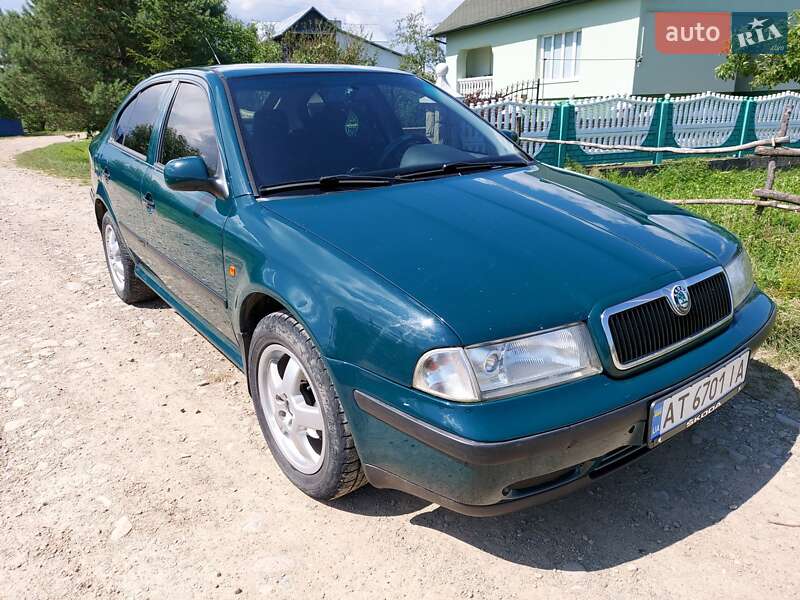 Лифтбек Skoda Octavia 2000 в Надворной