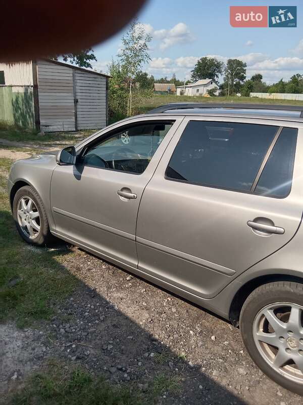 Универсал Skoda Octavia 2012 в Вышгороде