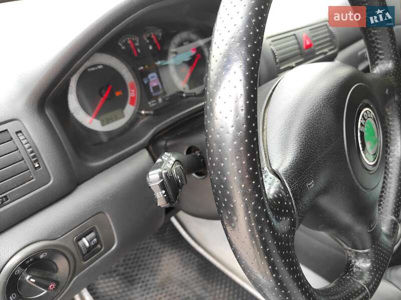 Лифтбек Skoda Octavia 2002 в Днепре