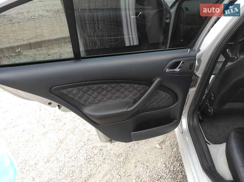 Лифтбек Skoda Octavia 2002 в Днепре