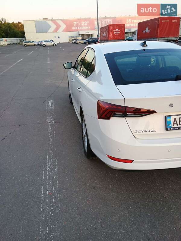 Лифтбек Skoda Octavia 2023 в Днепре