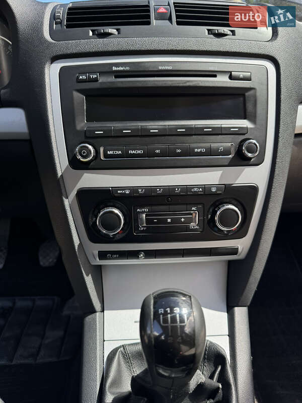 Лифтбек Skoda Octavia 2010 в Житомире