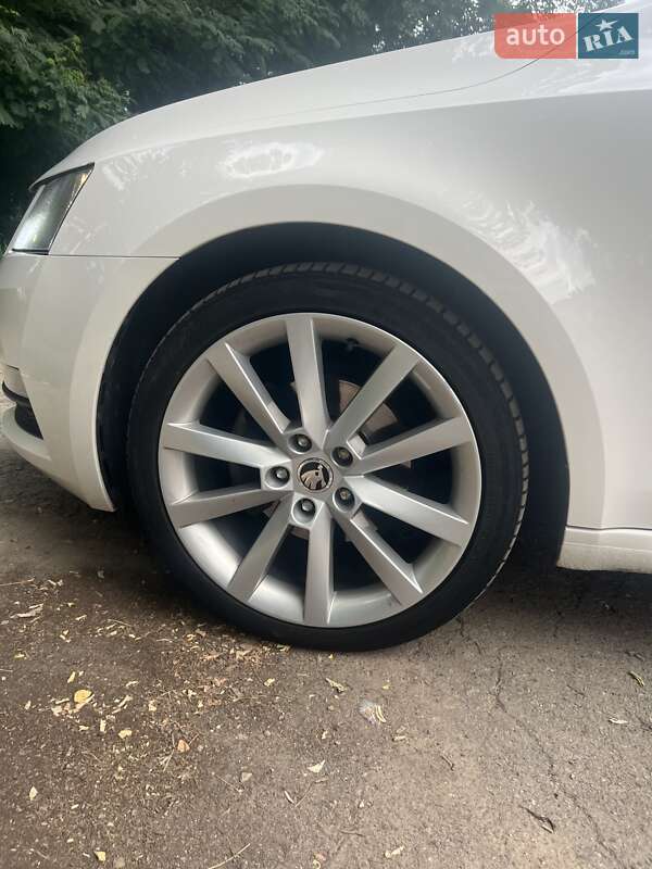 Универсал Skoda Octavia 2017 в Хмельницком