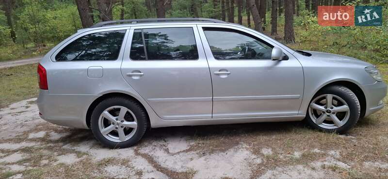 Универсал Skoda Octavia 2012 в Остроге