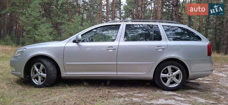 Универсал Skoda Octavia 2012 в Остроге