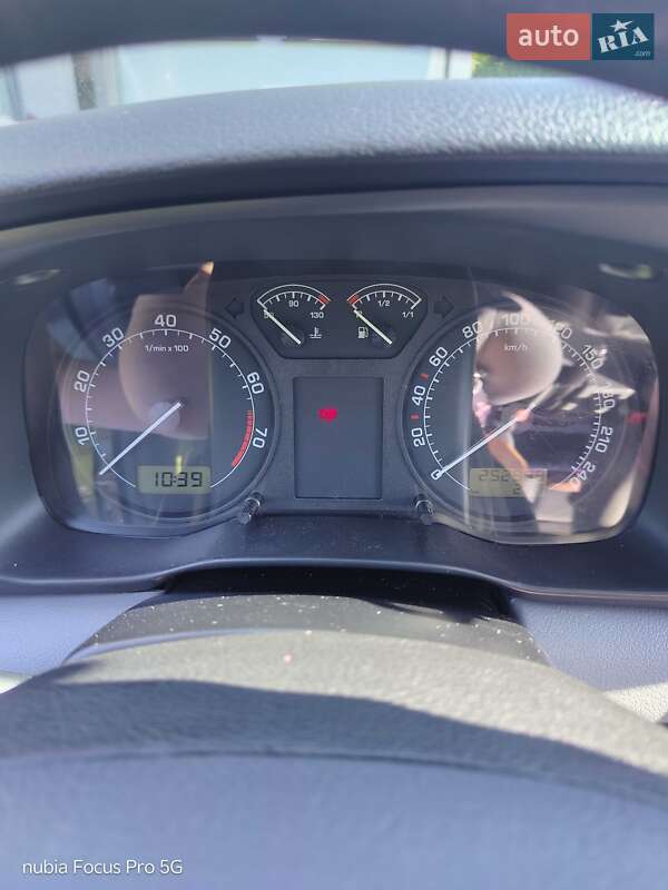 Лифтбек Skoda Octavia 2002 в Днепре