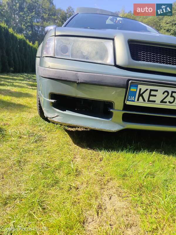 Лифтбек Skoda Octavia 2002 в Днепре