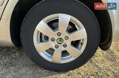 Лифтбек Skoda Octavia 2012 в 