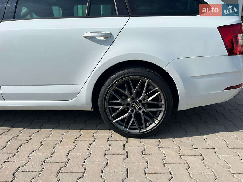 Універсал Skoda Octavia 2017 в Чернівцях