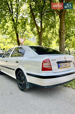 Лифтбек Skoda Octavia 2002 в 