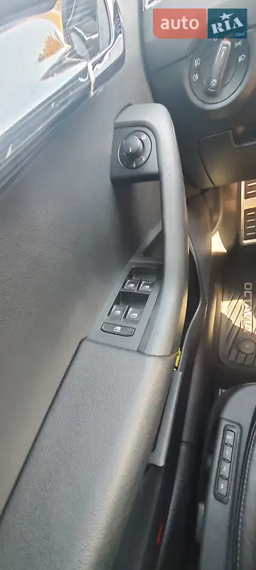 Skoda Octavia 2017 VIN TMBJG7NE4J0238061 фото оголошення 44 з 108