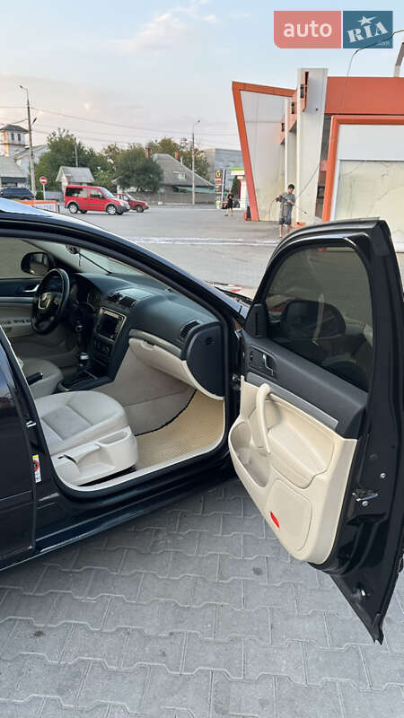 Універсал Skoda Octavia 2012 в Чернівцях