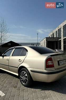 Лифтбек Skoda Octavia 2005 в 