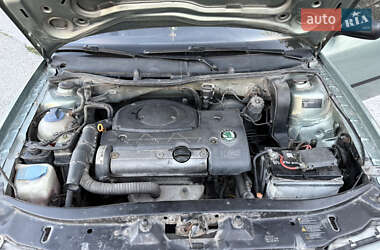Лифтбек Skoda Octavia 2002 в 