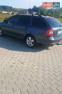 Универсал Skoda Octavia 2010 в Городке
