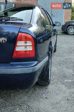 Лифтбек Skoda Octavia 2002 в 