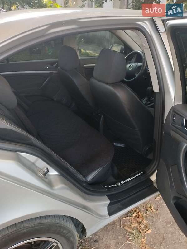 Лифтбек Skoda Octavia 2005 в Днепре