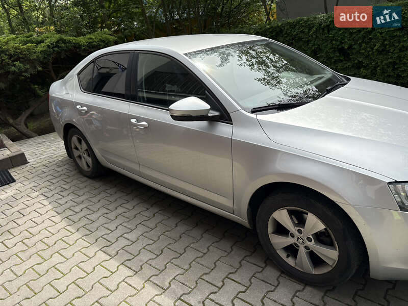 Лифтбек Skoda Octavia 2015 в Ужгороде