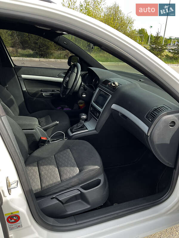 Универсал Skoda Octavia 2010 в Звягеле