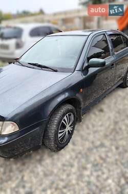 Ліфтбек Skoda Octavia 1999 в  фото 4 Ліфтбек Skoda Octavia 1999 в
