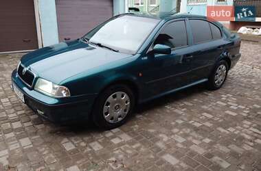 Лифтбек Skoda Octavia 1998 в 