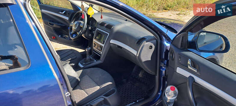 Универсал Skoda Octavia 2010 в Кельменцах