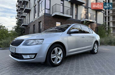 Лифтбек Skoda Octavia 2015 в Одессе