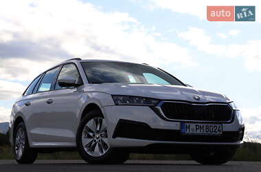 Універсал Skoda Octavia 2021 в Дрогобичі