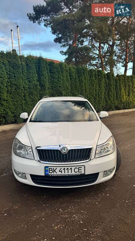 Універсал Skoda Octavia 2011 в Сарнах