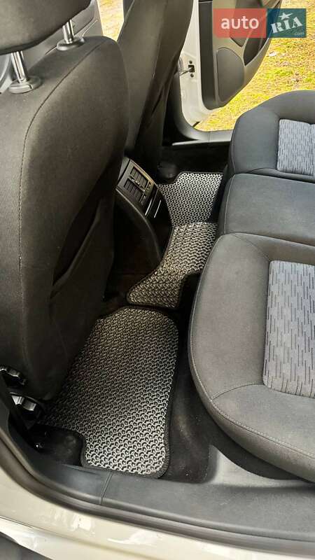 Універсал Skoda Octavia 2011 в Сарнах