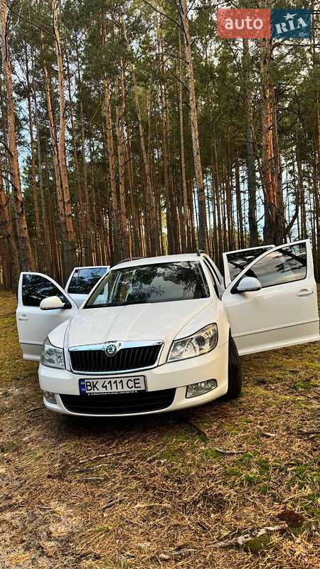 Універсал Skoda Octavia 2011 в Сарнах