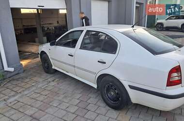 Лифтбек Skoda Octavia 2001 в 