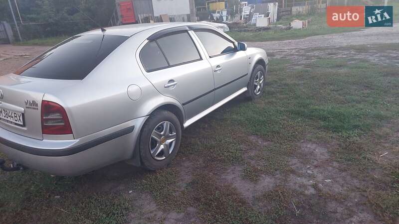 Лифтбек Skoda Octavia 2003 в Конотопе