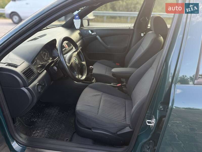 Універсал Skoda Octavia 2001 в Чернівцях