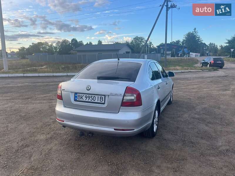 Лифтбек Skoda Octavia 2008 в Сарнах