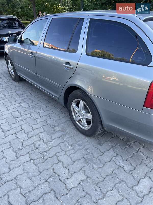 Універсал Skoda Octavia 2012 в Ужгороді