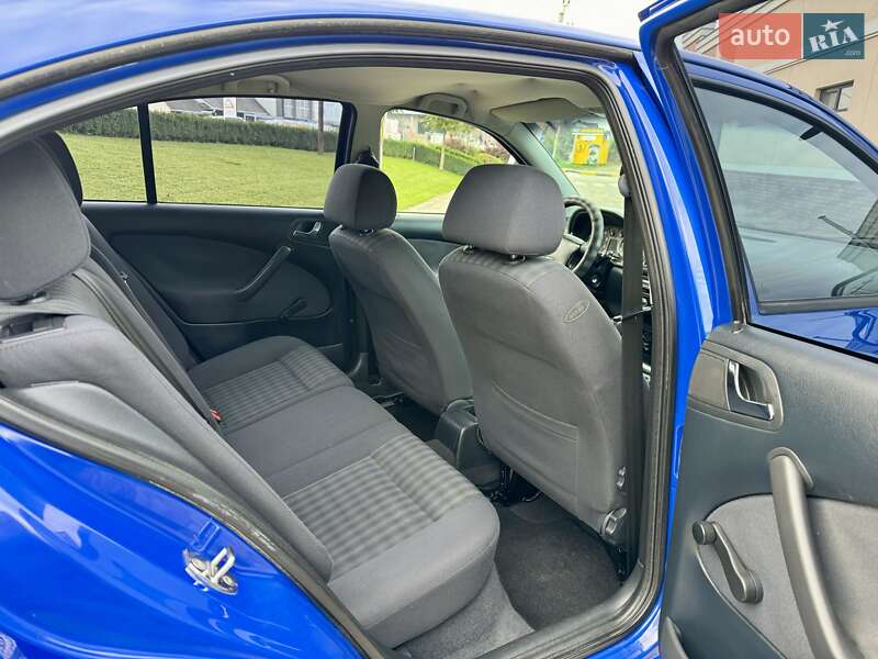 Лифтбек Skoda Octavia 2004 в Черновцах