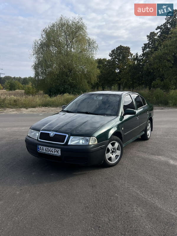 Лифтбек Skoda Octavia 2001 в Чернигове