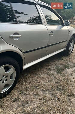 Лифтбек Skoda Octavia 2001 в 