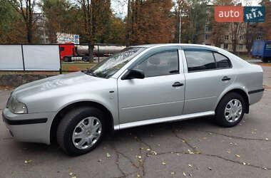 Лифтбек Skoda Octavia 2004 в 
