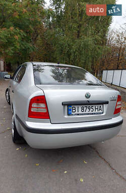 Лифтбек Skoda Octavia 2004 в 