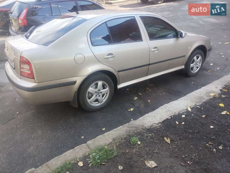 Лифтбек Skoda Octavia 2005 в 