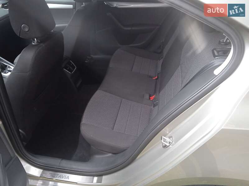 Лифтбек Skoda Octavia 2015 в Дрогобыче