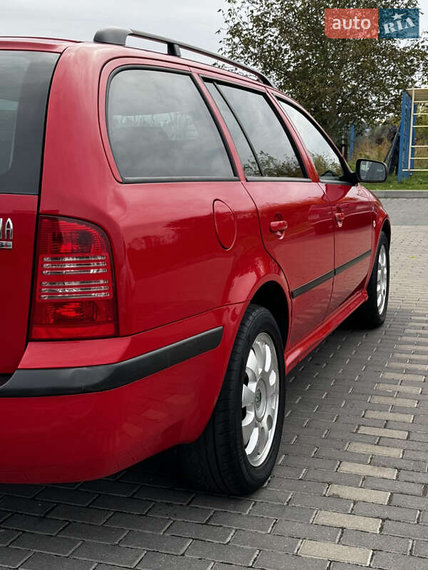 Ліфтбек Skoda Octavia 2003 в Рівному