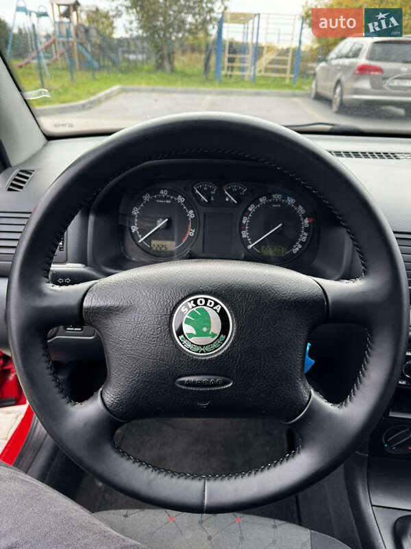 Ліфтбек Skoda Octavia 2003 в Рівному
