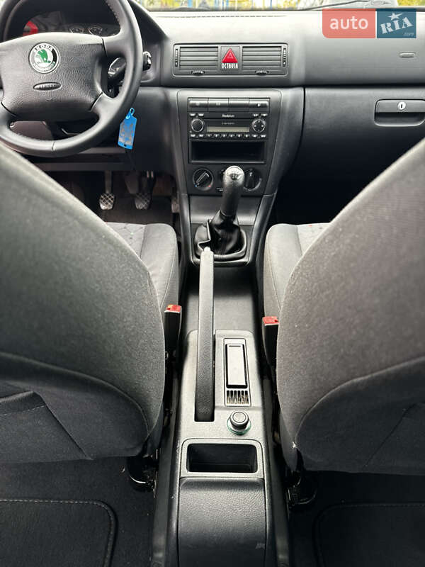 Ліфтбек Skoda Octavia 2003 в Рівному