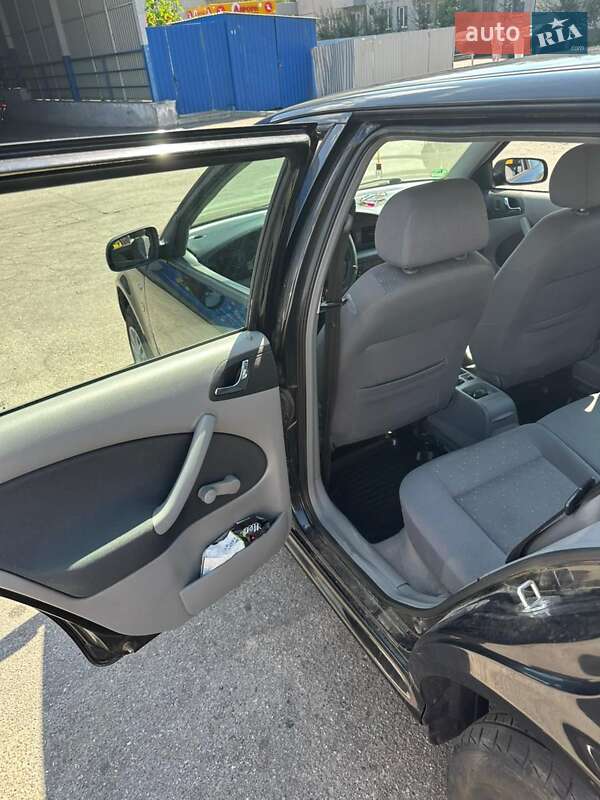 Универсал Skoda Octavia 2003 в Виннице