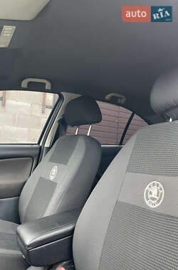 Лифтбек Skoda Octavia 2001 в  фото 8 Лифтбек Skoda Octavia 2001 в