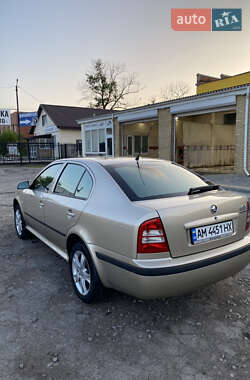 Лифтбек Skoda Octavia 2004 в 