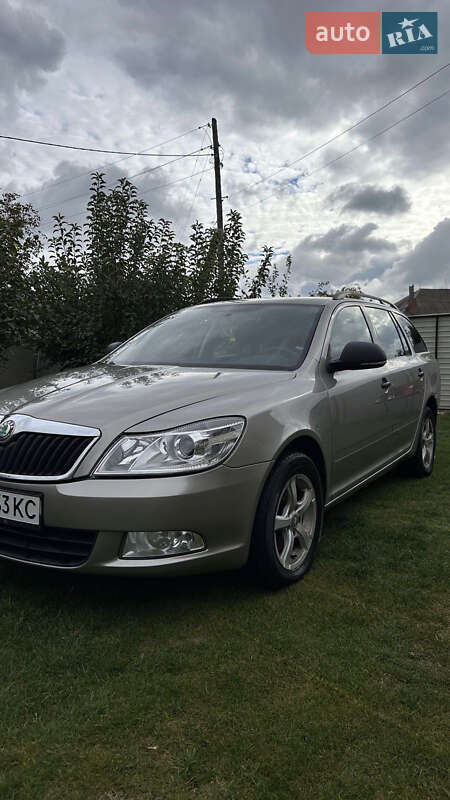 Универсал Skoda Octavia 2012 в Черкассах фото Универсал Skoda Octavia 2012 в Черкассах